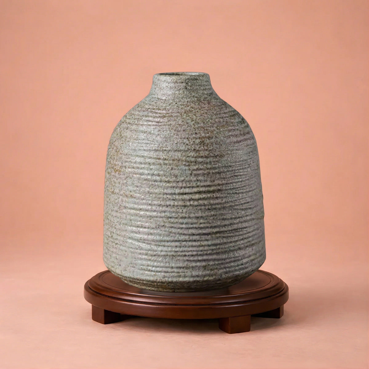 Vase japonais wabi-sabi en terre cuite