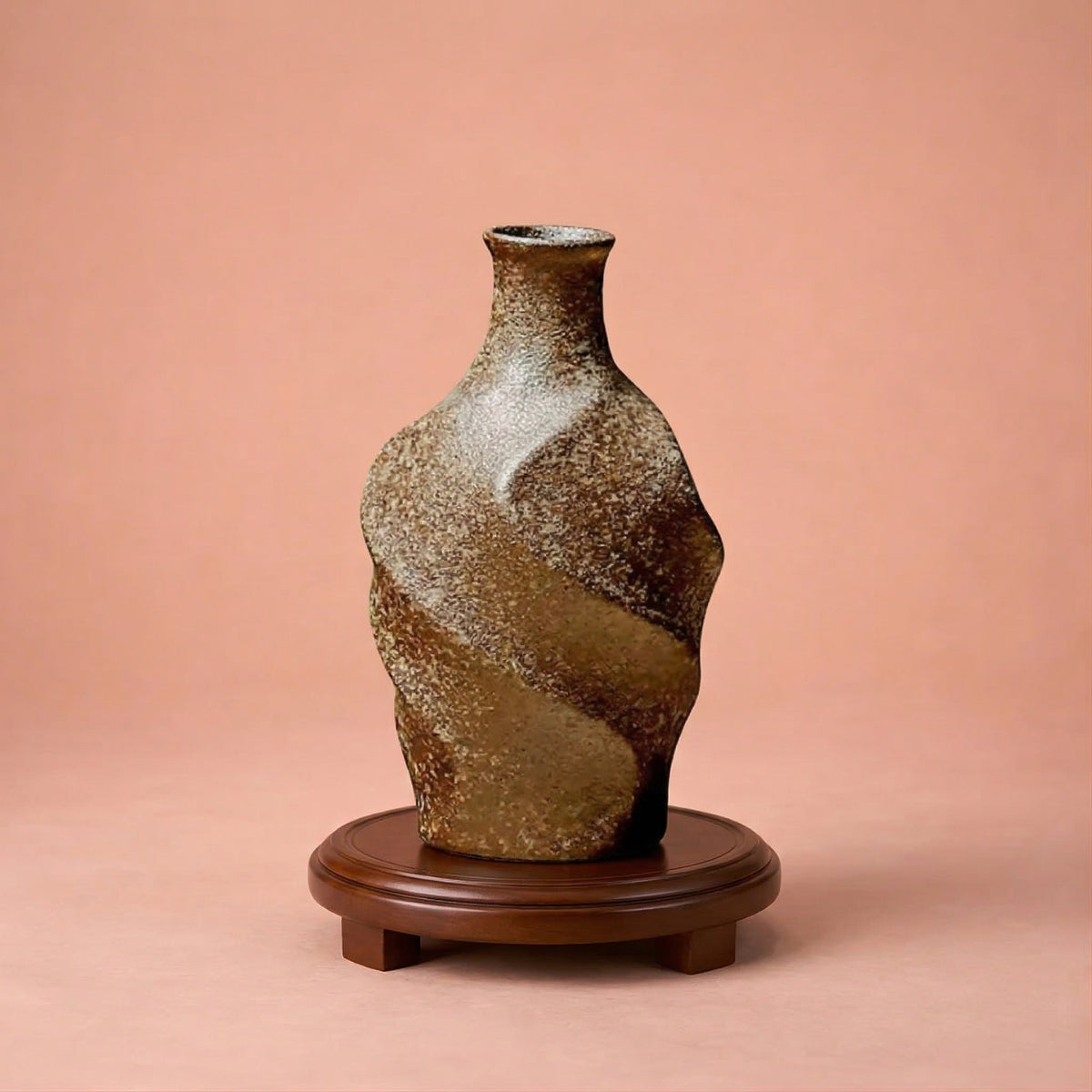 Vase design japonais en terre cuite