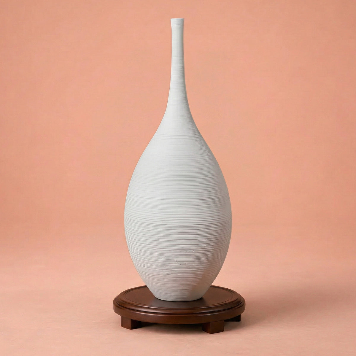 Vase design blanc en céramique