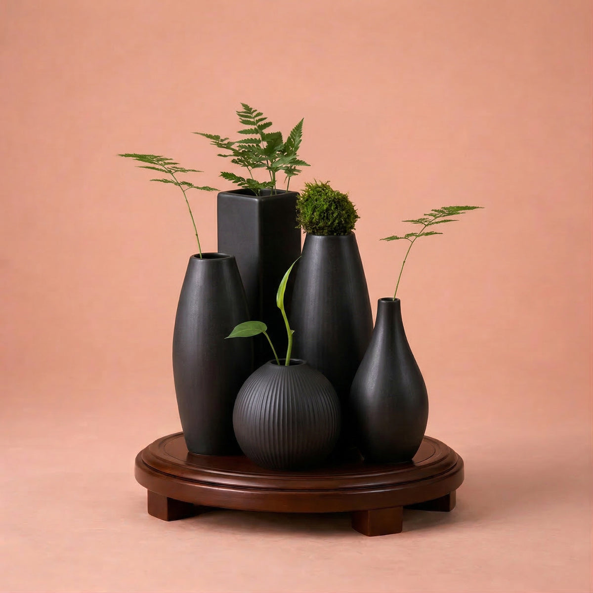 Petit vase de plante noir en céramique