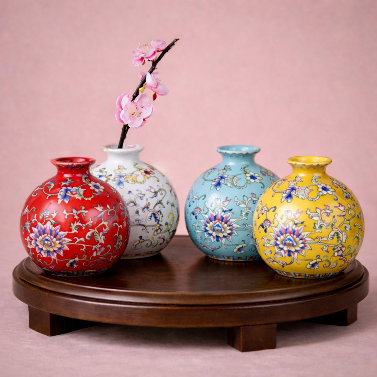 Petit vase chinois en porcelaine émaillée