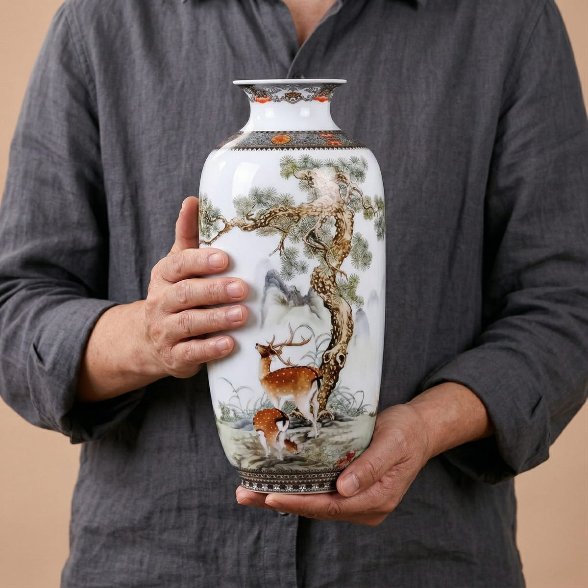 Grand vase en céramique chinois motif cerfs