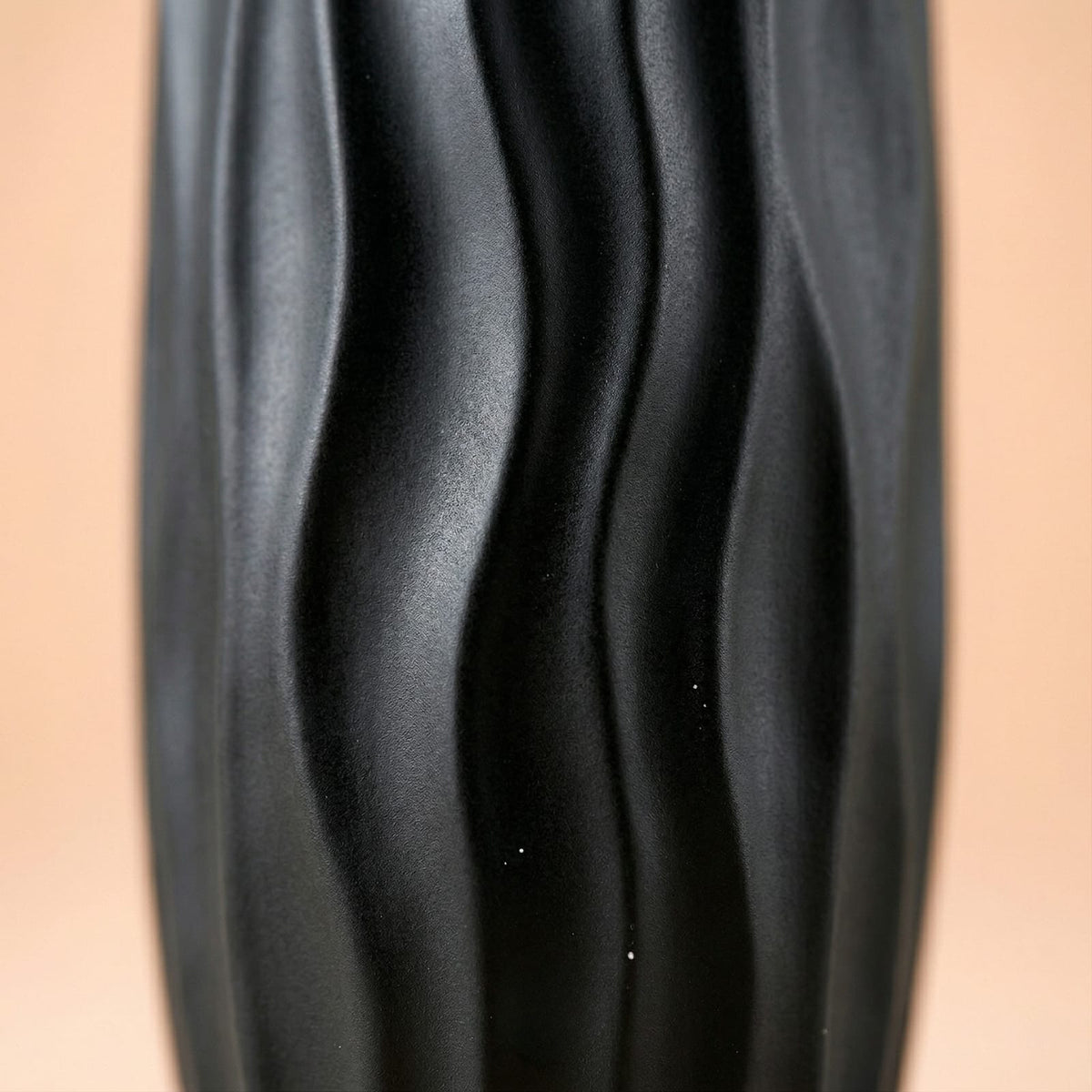 Grand vase en plastique à poser au sol
