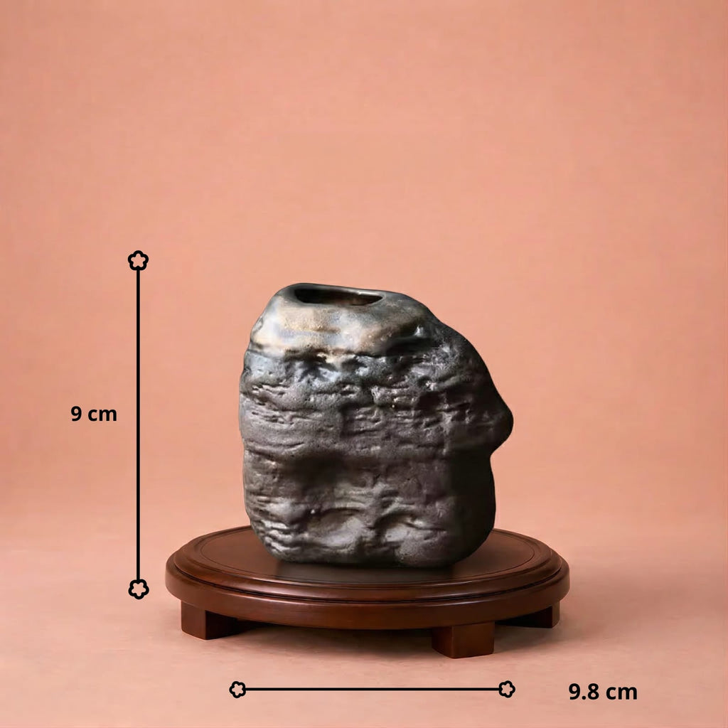 Mini vase en poterie rétro