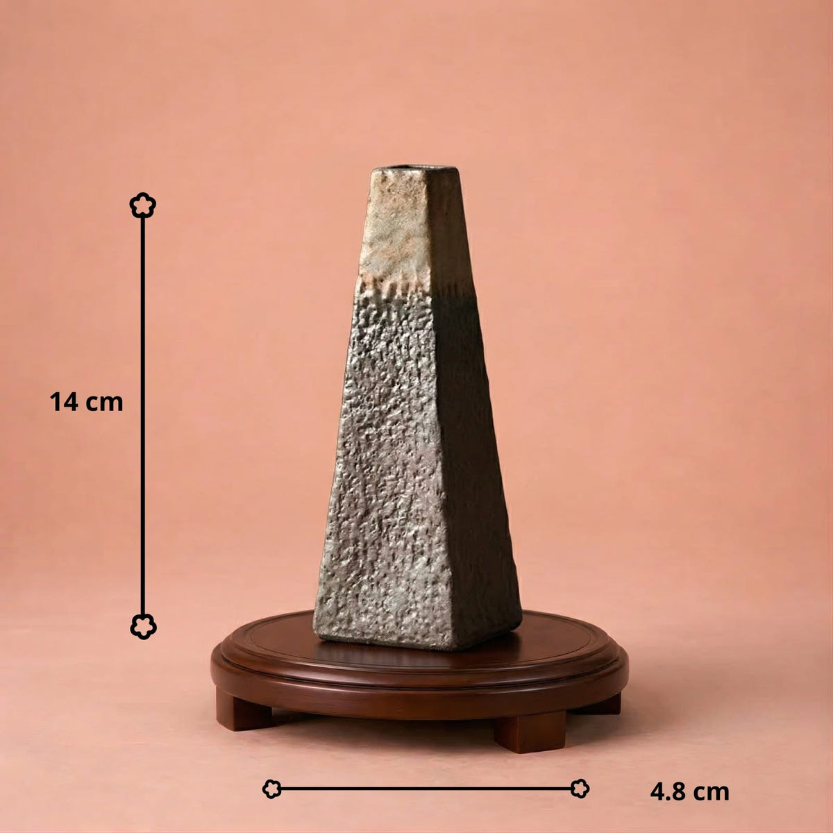 Mini vase en poterie rétro