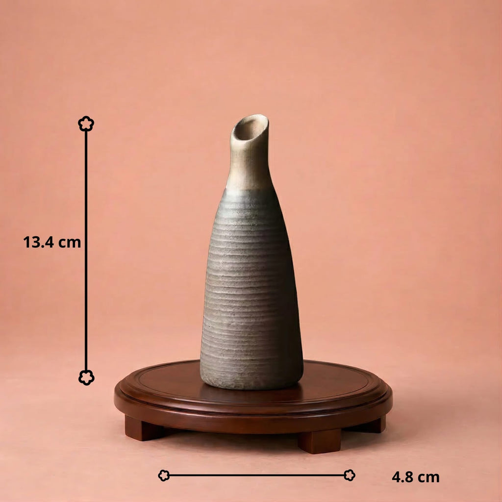 Mini vase en poterie rétro