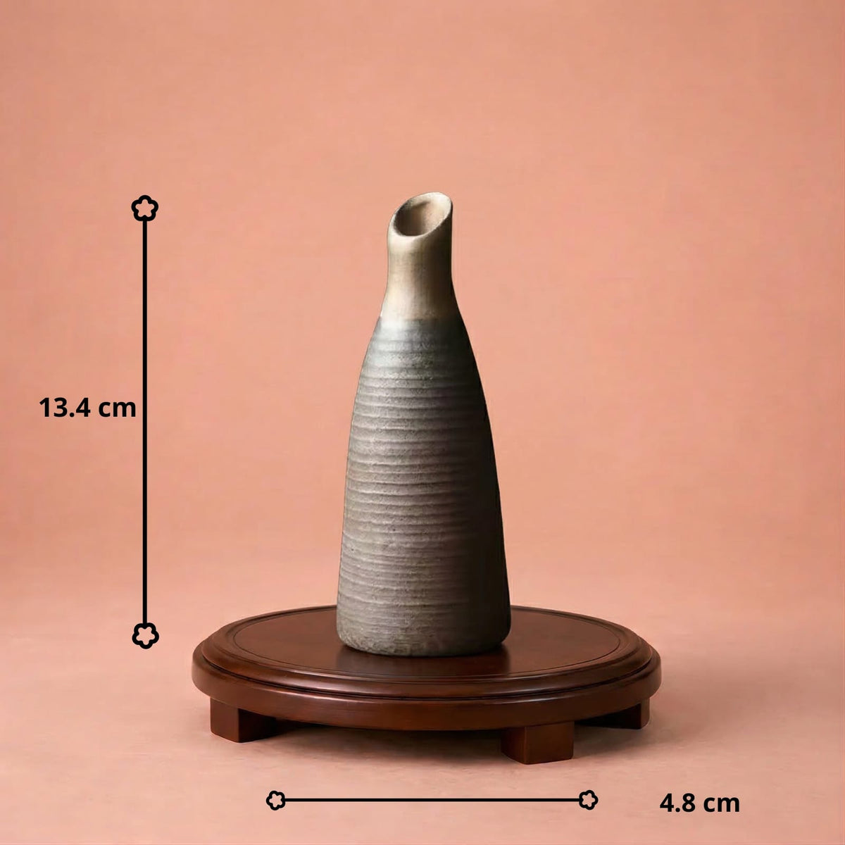 Mini vase en poterie rétro