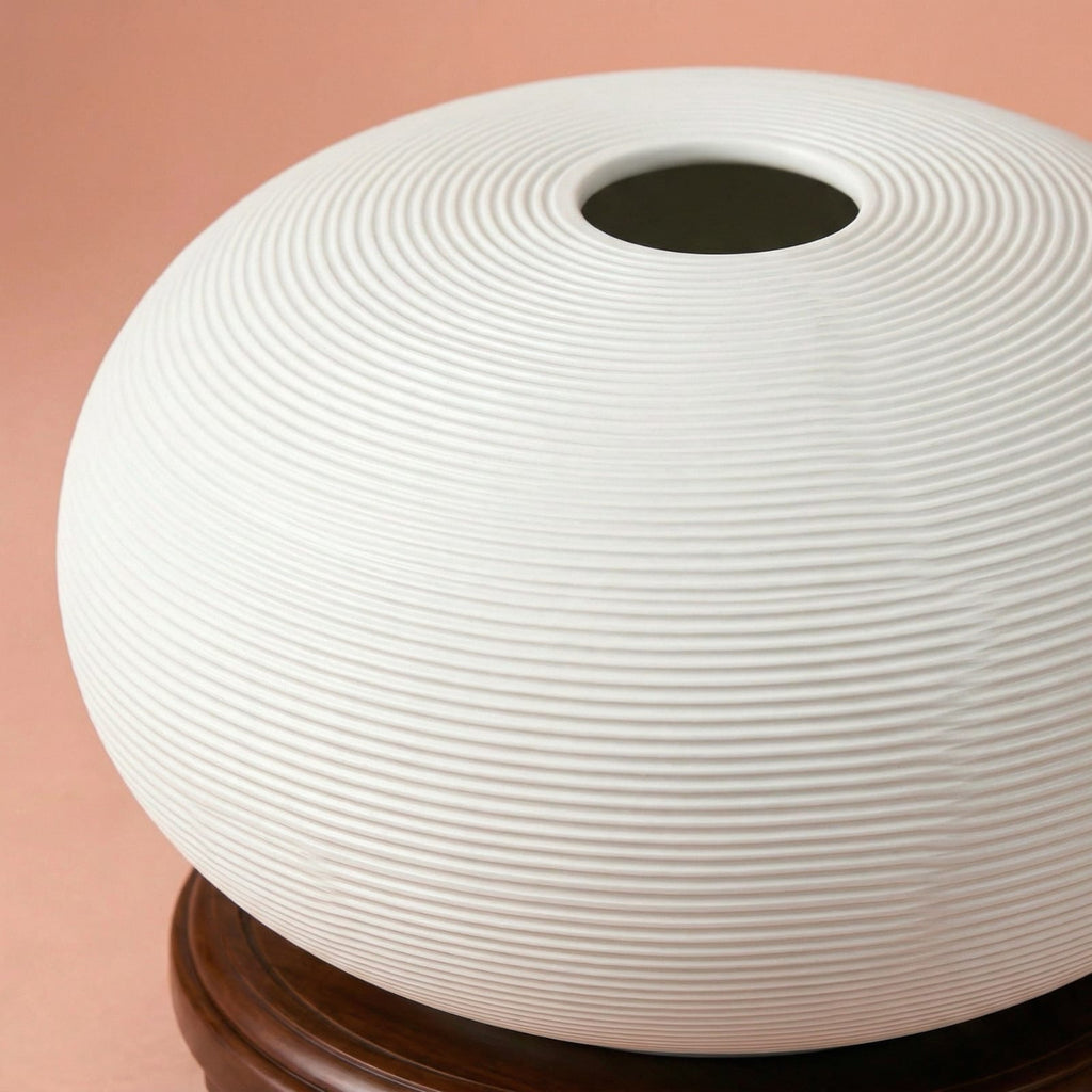 Petit vase blanc en céramique