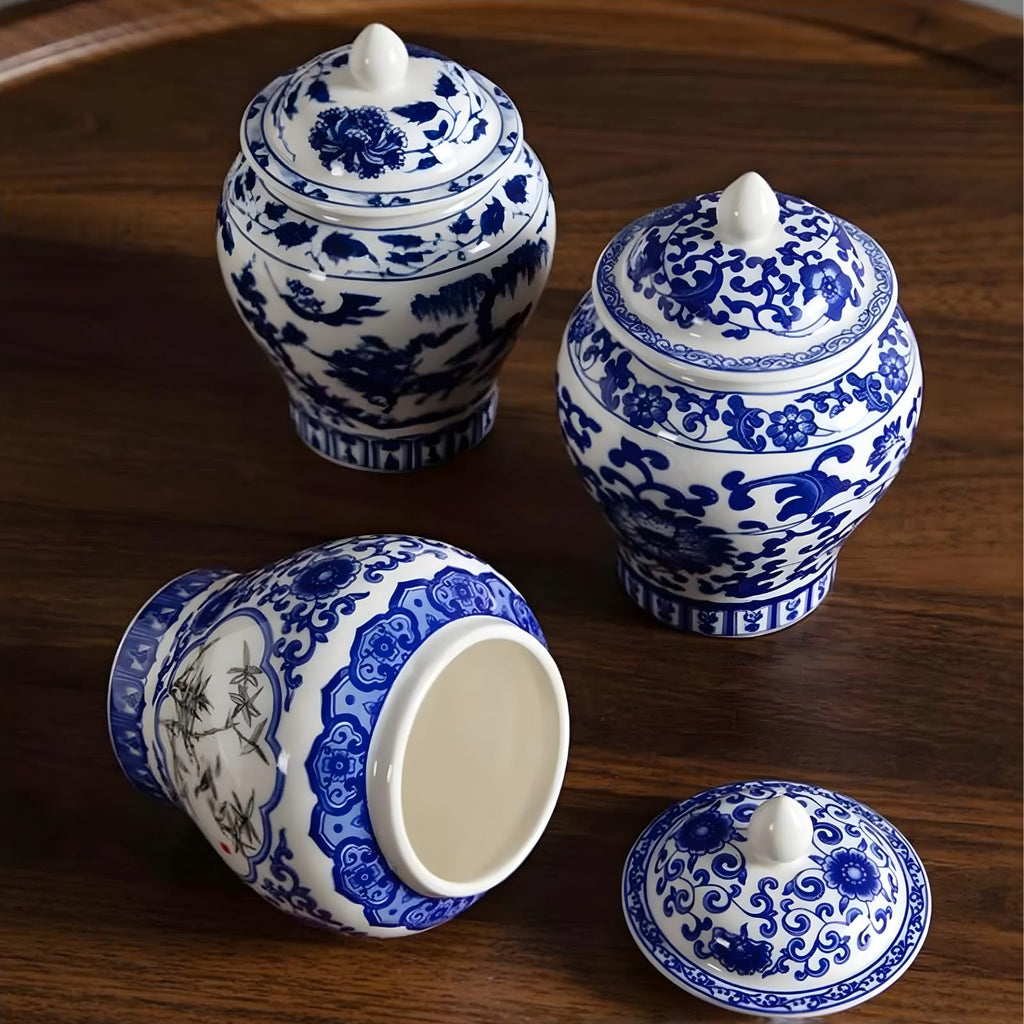 Petit vase chinois en céramique bleu et blanc