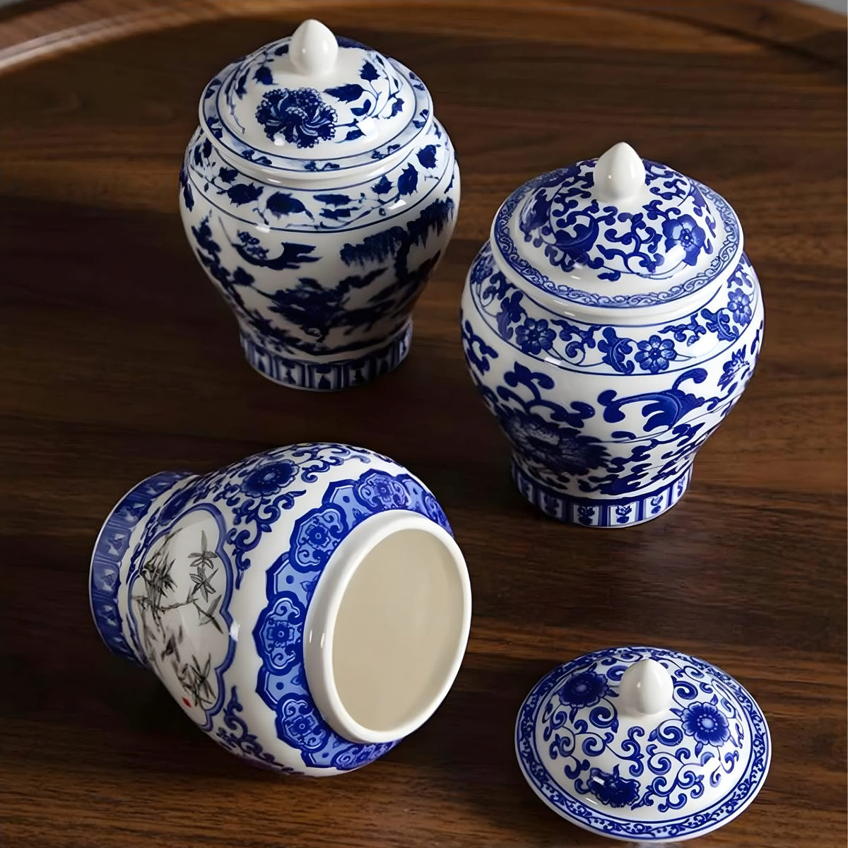 Petit vase chinois en céramique bleu et blanc