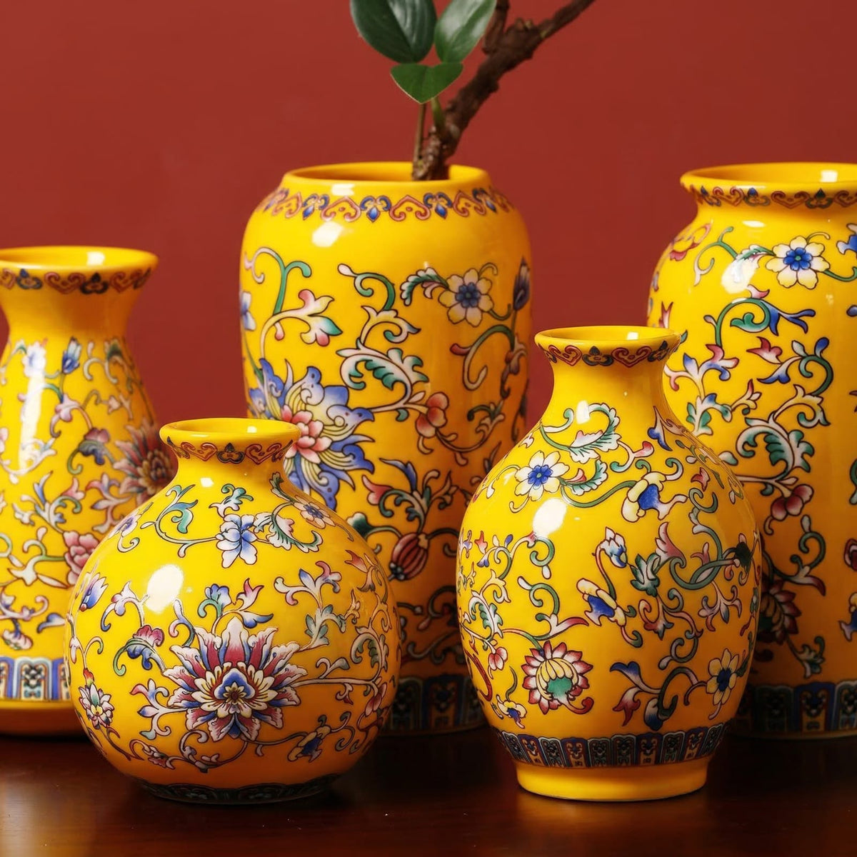Petit vase chinois en porcelaine émaillée