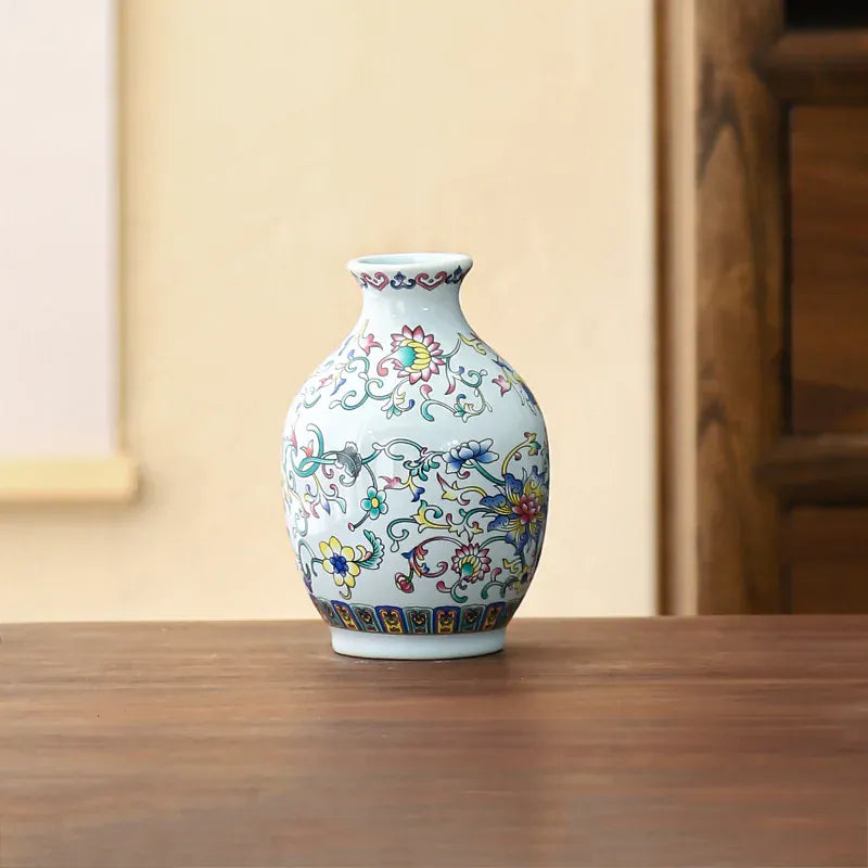 Petit vase chinois en porcelaine émaillée