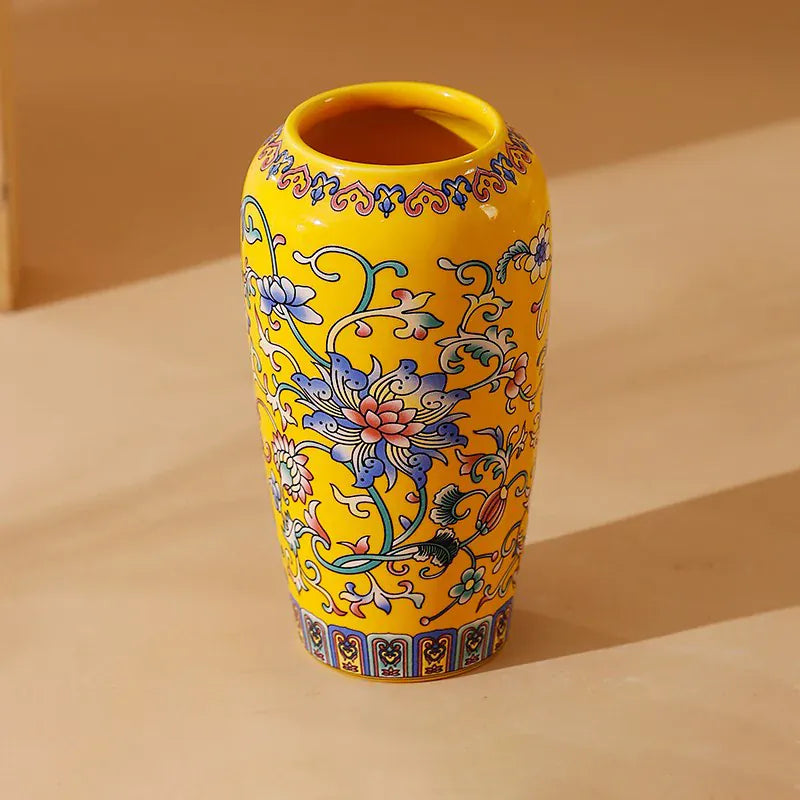 Petit vase chinois en porcelaine émaillée