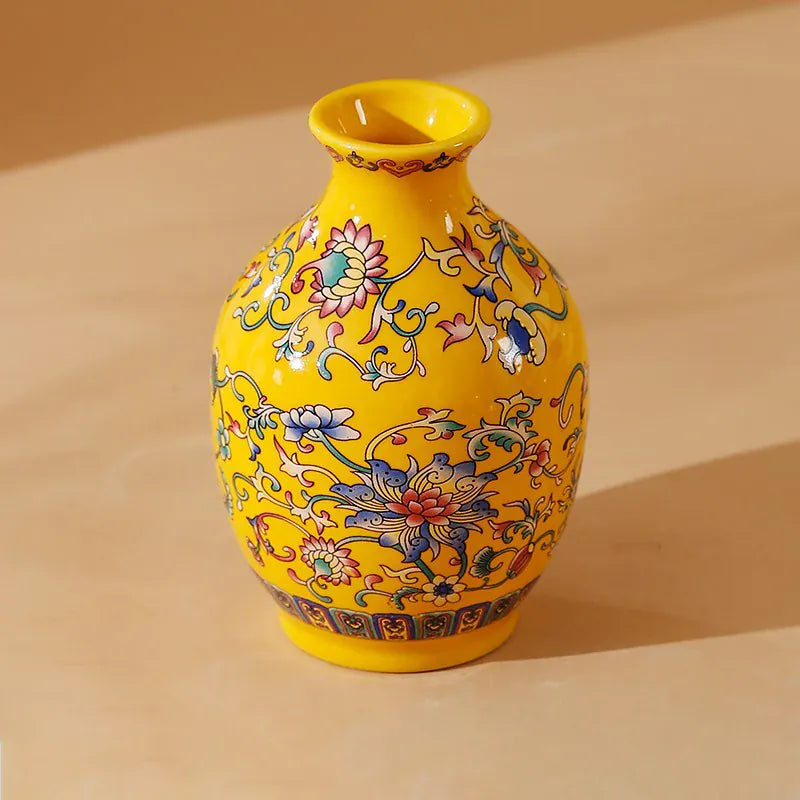 Petit vase chinois en porcelaine émaillée
