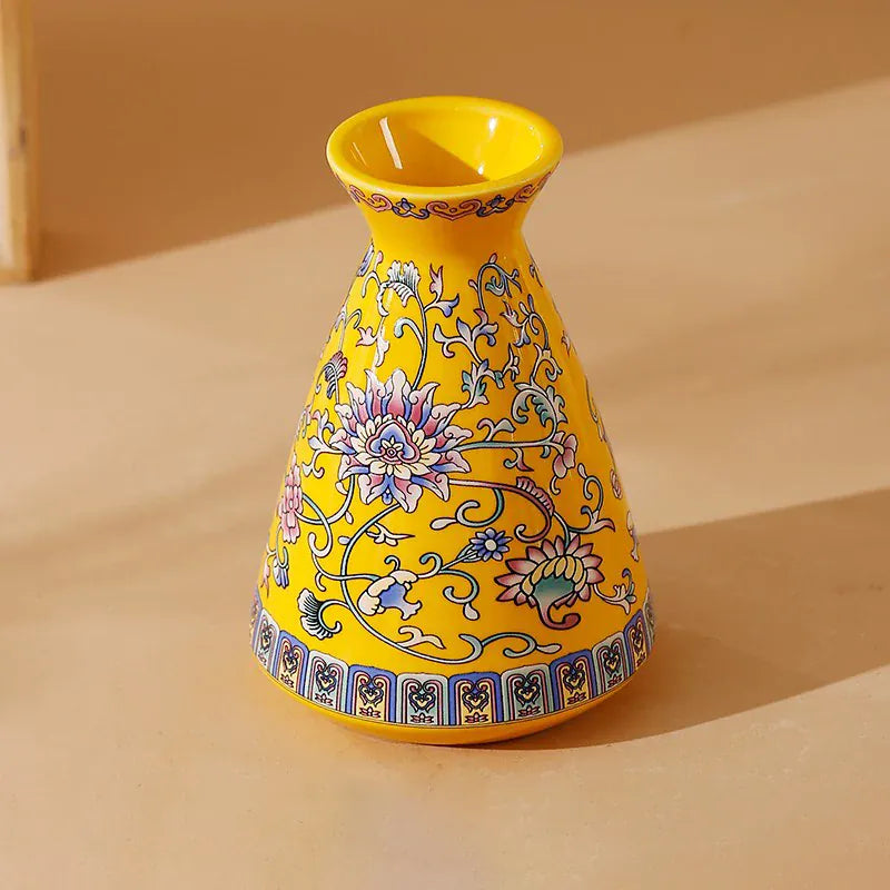 Petit vase chinois en porcelaine émaillée