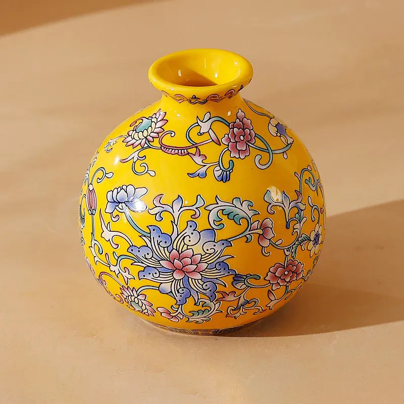 Petit vase chinois en porcelaine émaillée