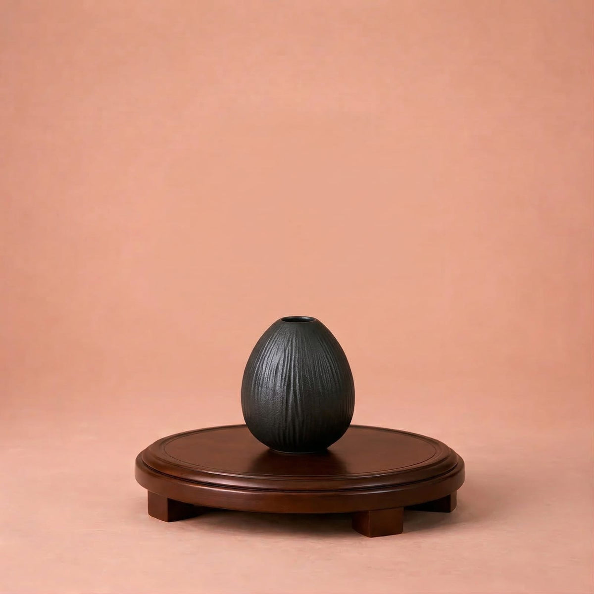 Petit vase de plante noir en céramique