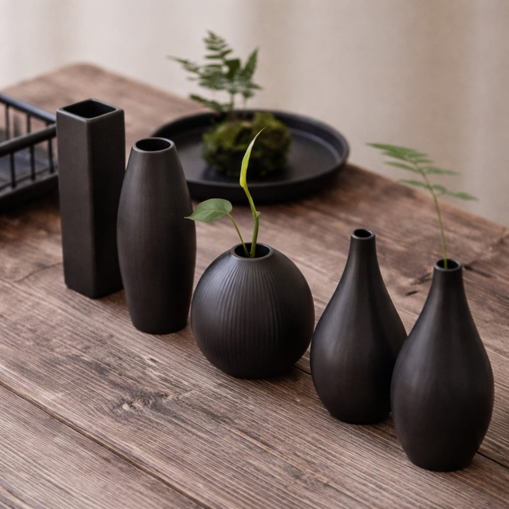 Petit vase de plante noir en céramique