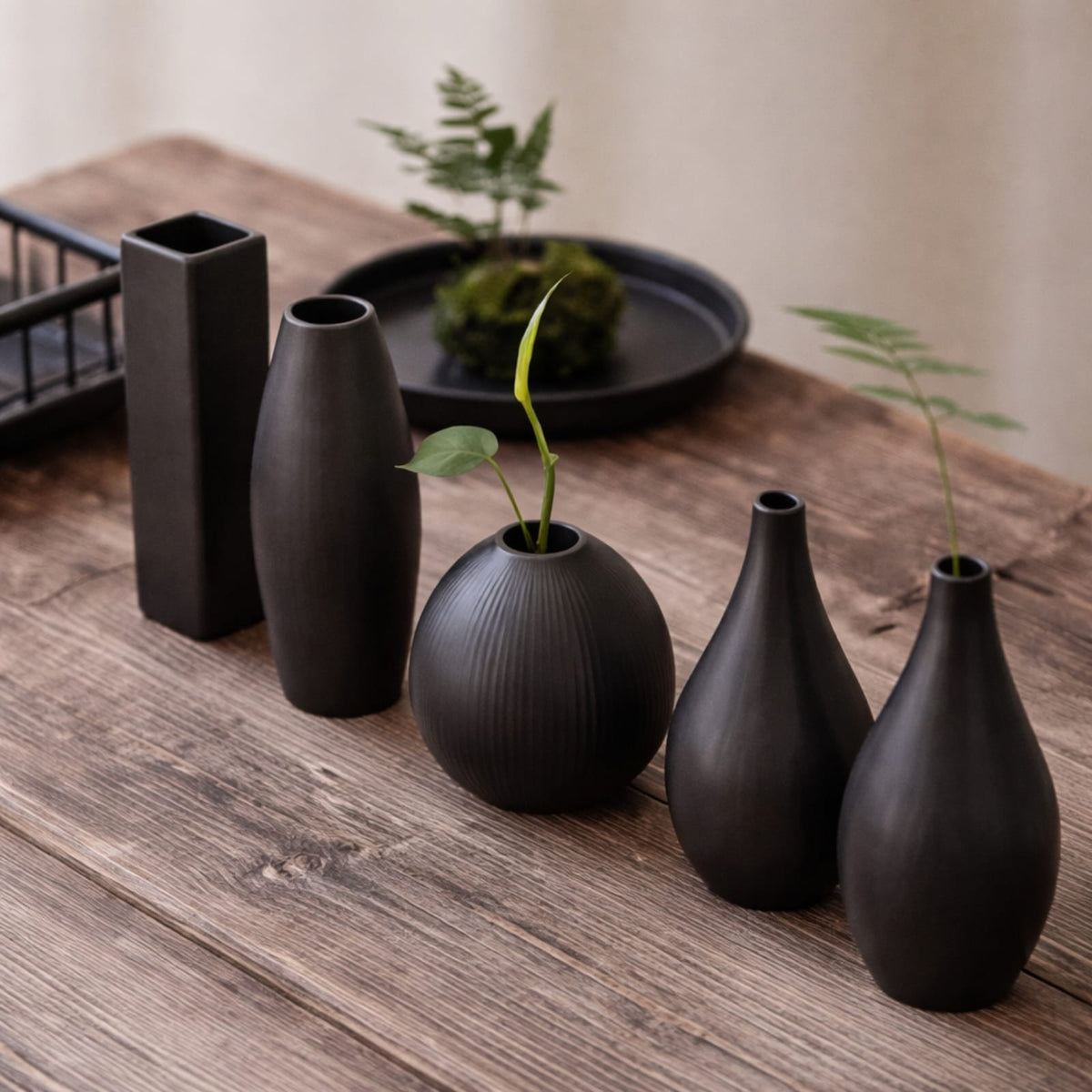 Petit vase de plante noir en céramique