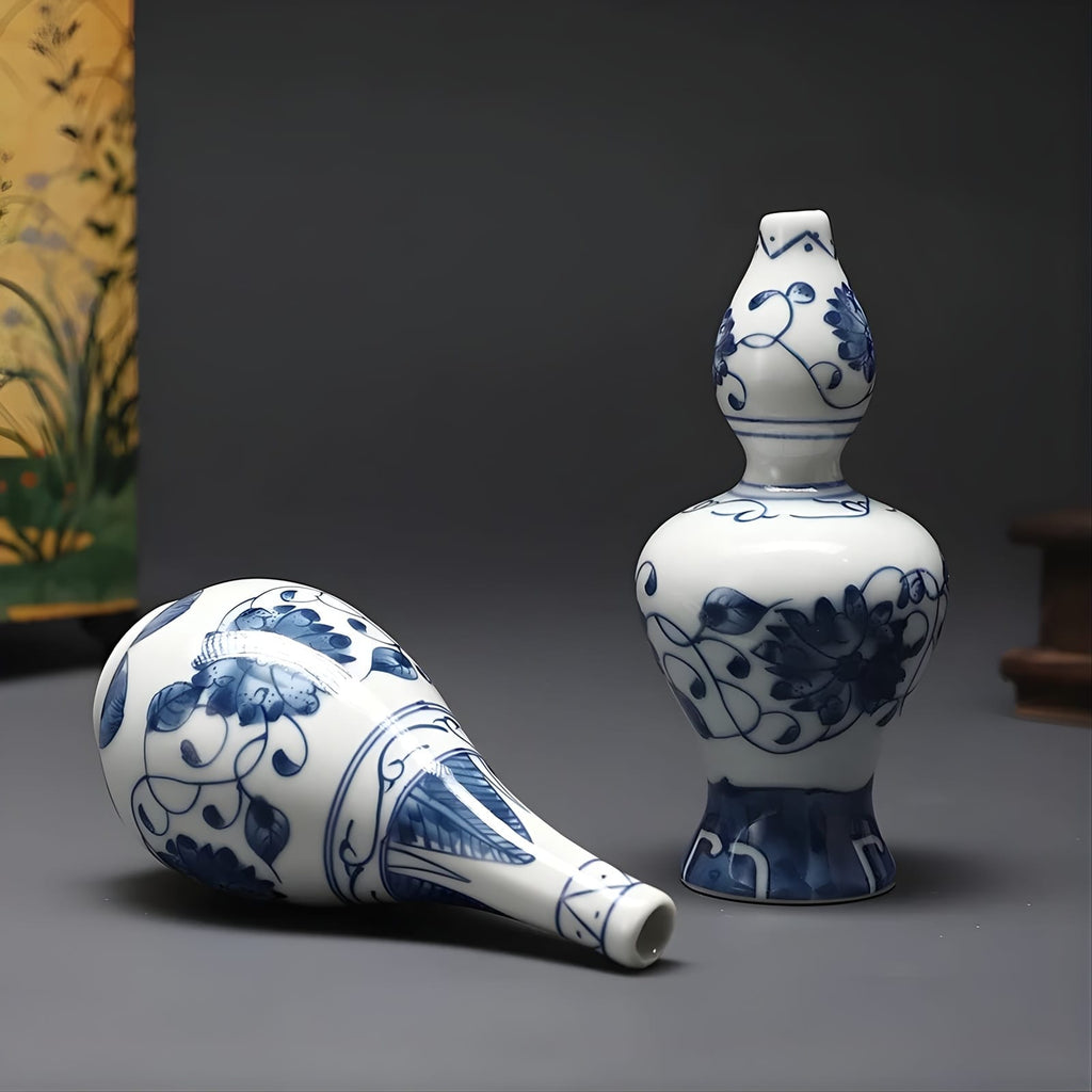 Petit vase décoratif bleu et blanc