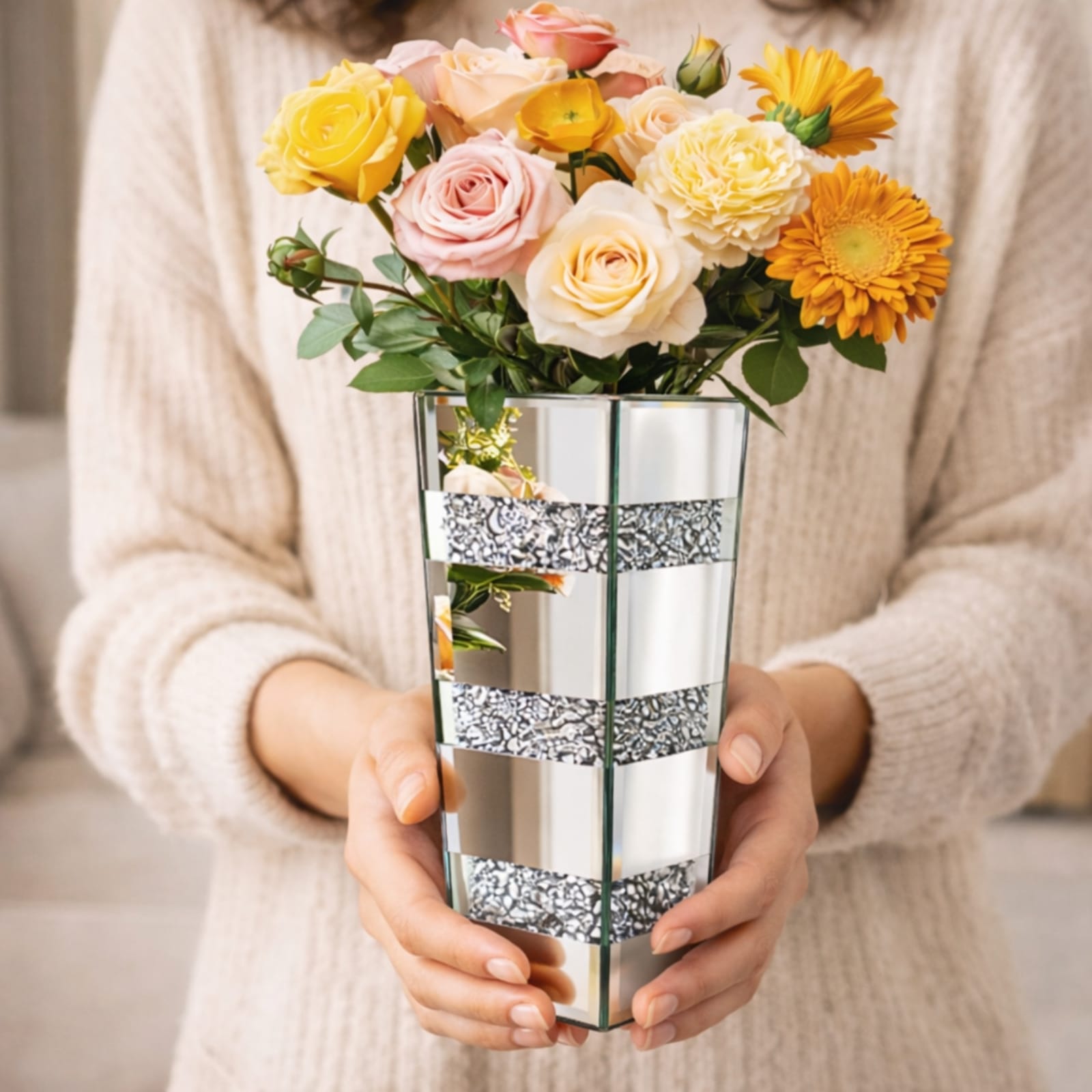 Petit vase en verre miroir avec diamants écrasés | Vase design moderne Image