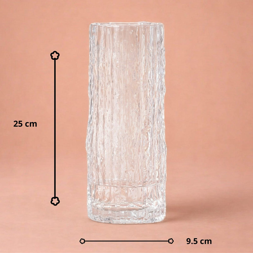 Petit vase en verre transparent