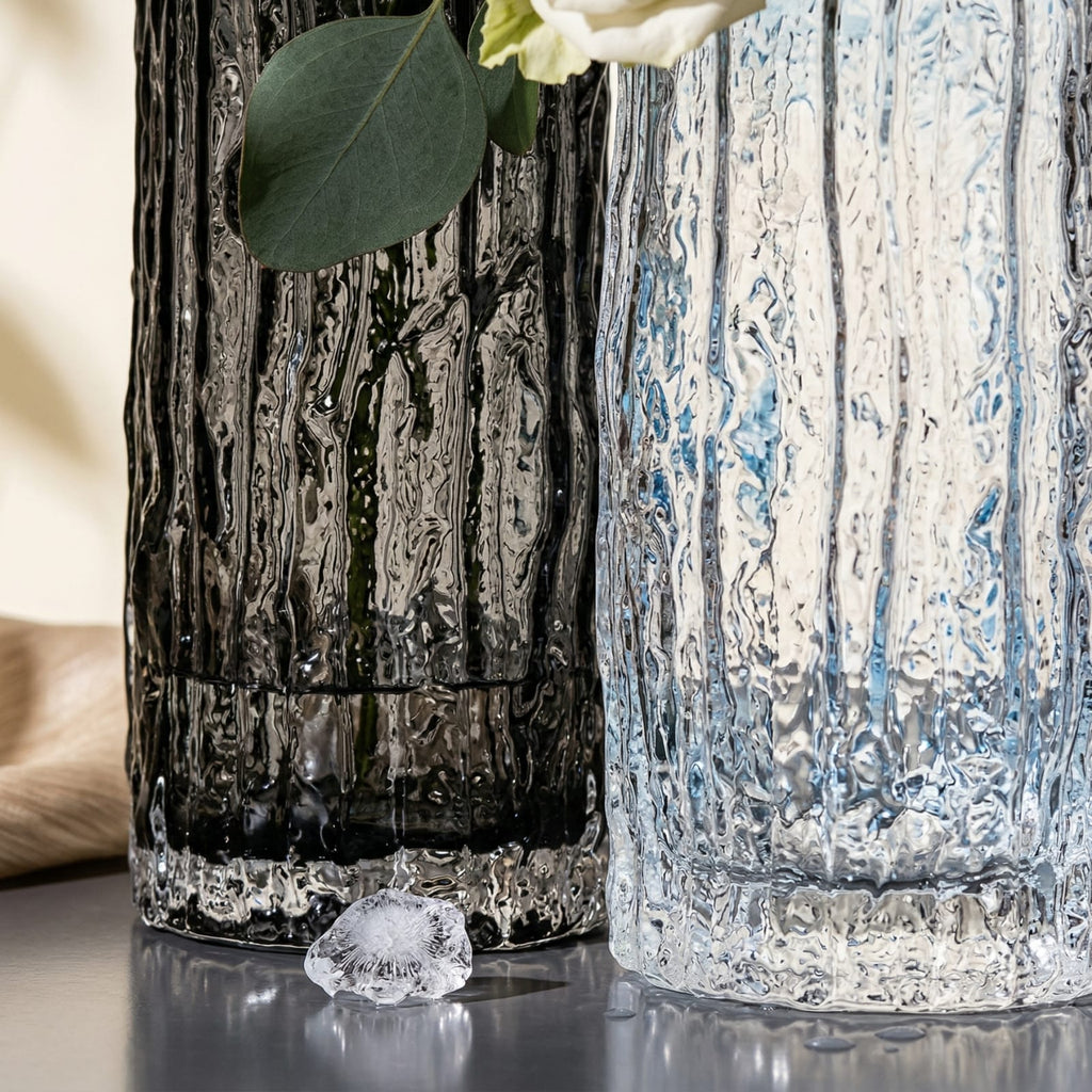 Petit vase en verre transparent