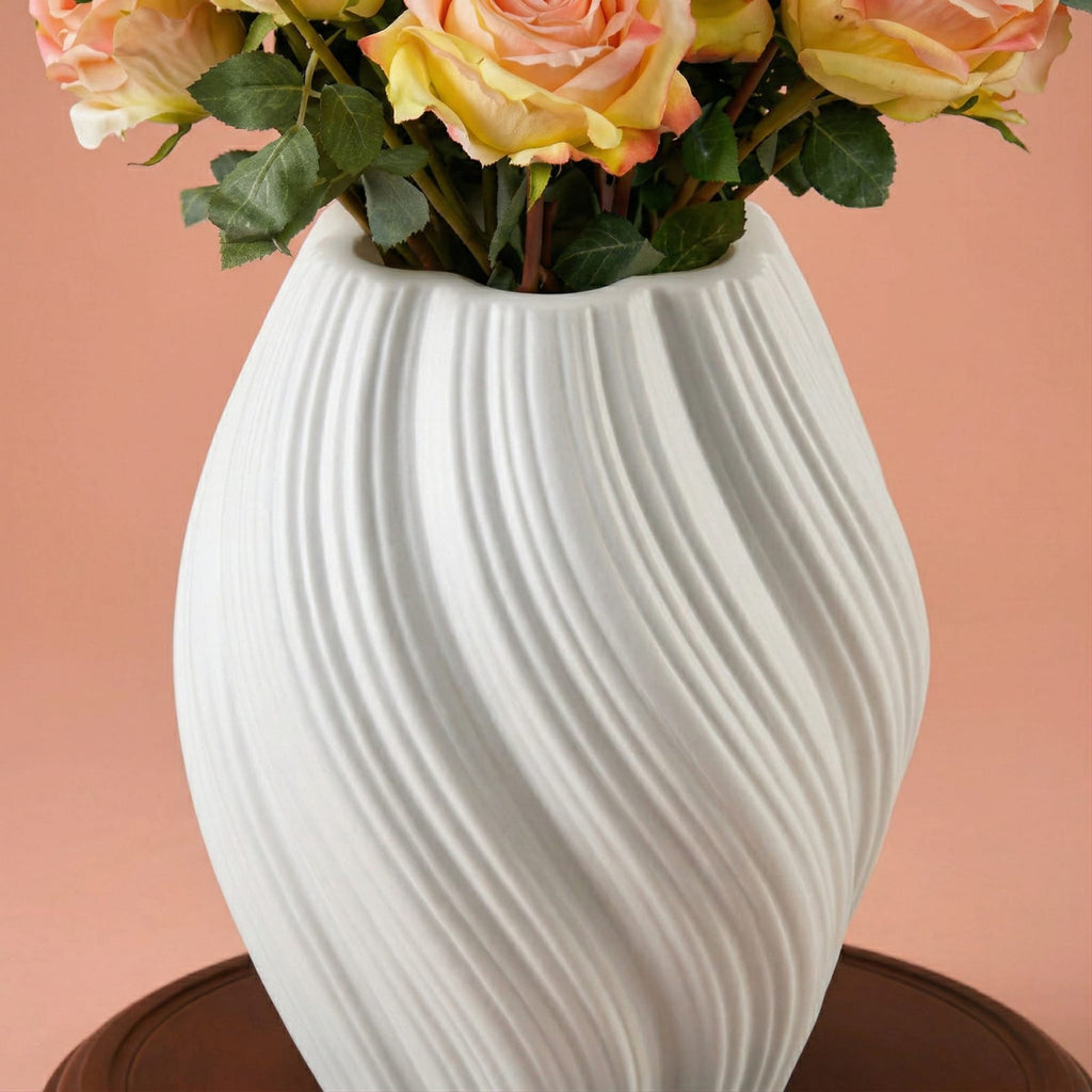 Vase blanc forme ronde et moderne en plastique