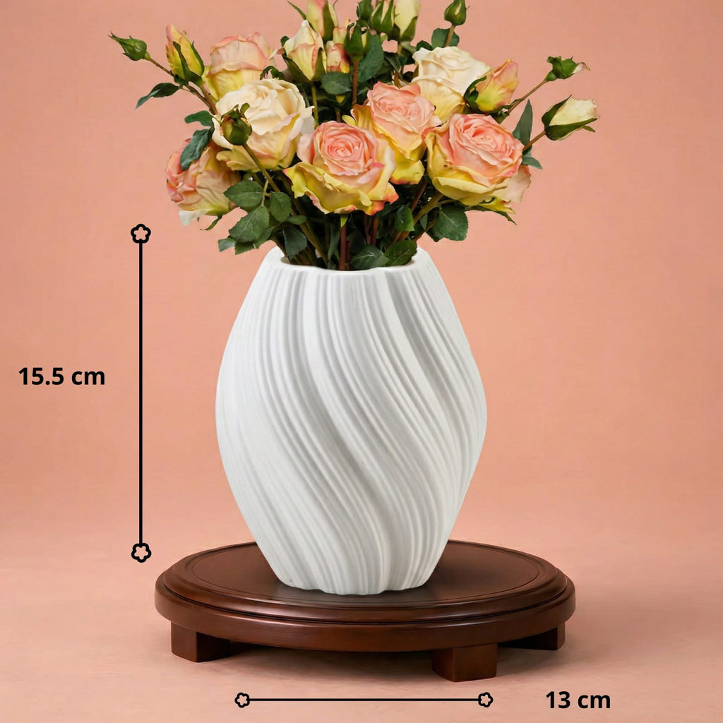 Vase blanc forme ronde et moderne en plastique