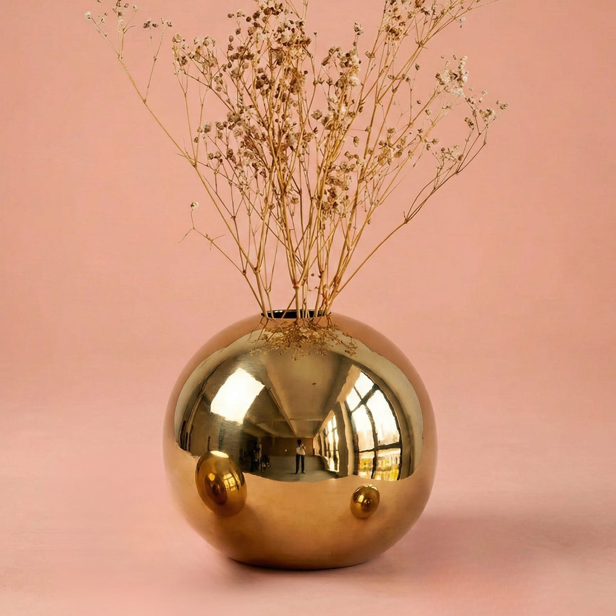 Vase boule doré en céramique