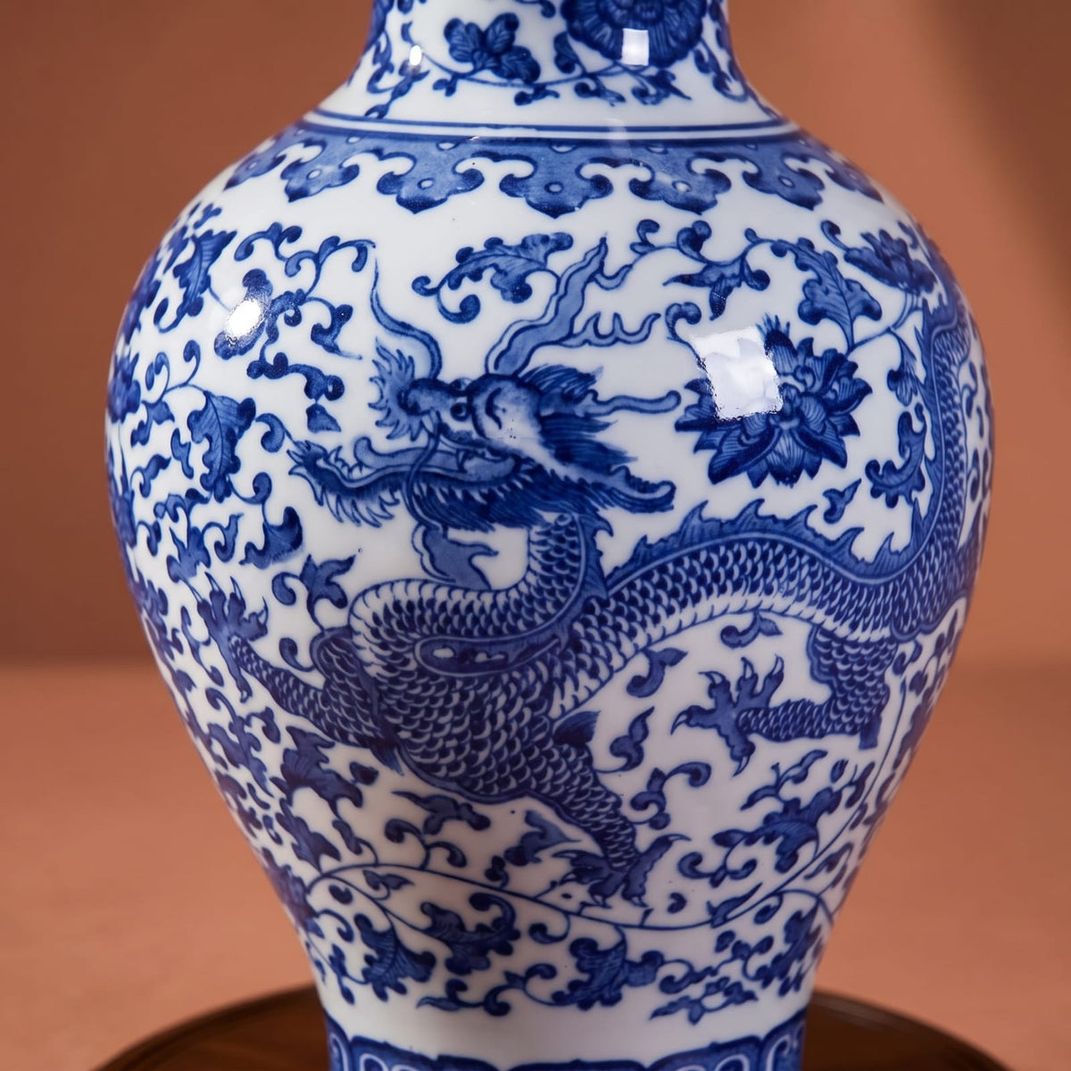 Vase chinois bleu et blanc dragon | Porcelaine Jingdezhen