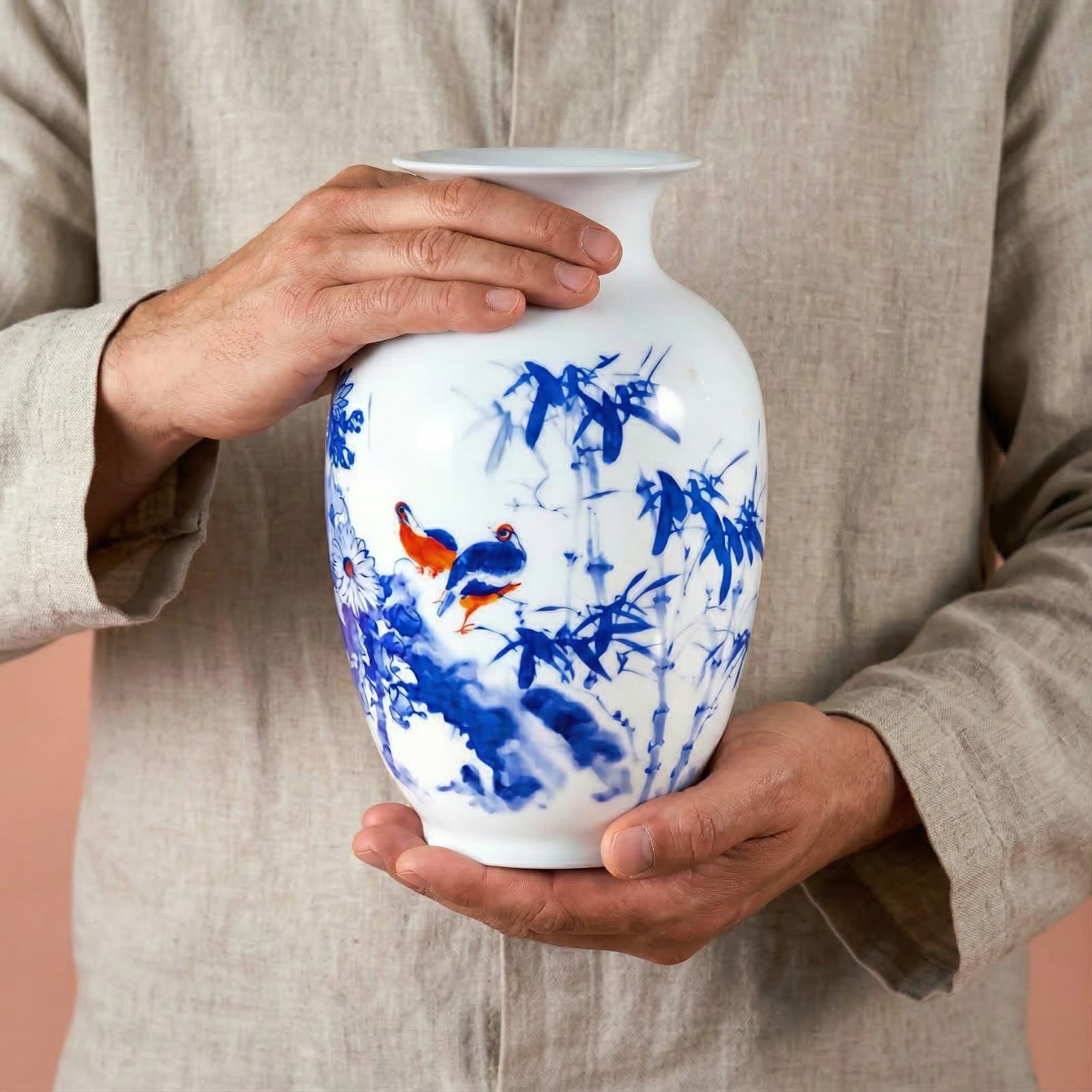 Vase chinois en céramique et porcelaine motif bambou bleu & oiseaux Image