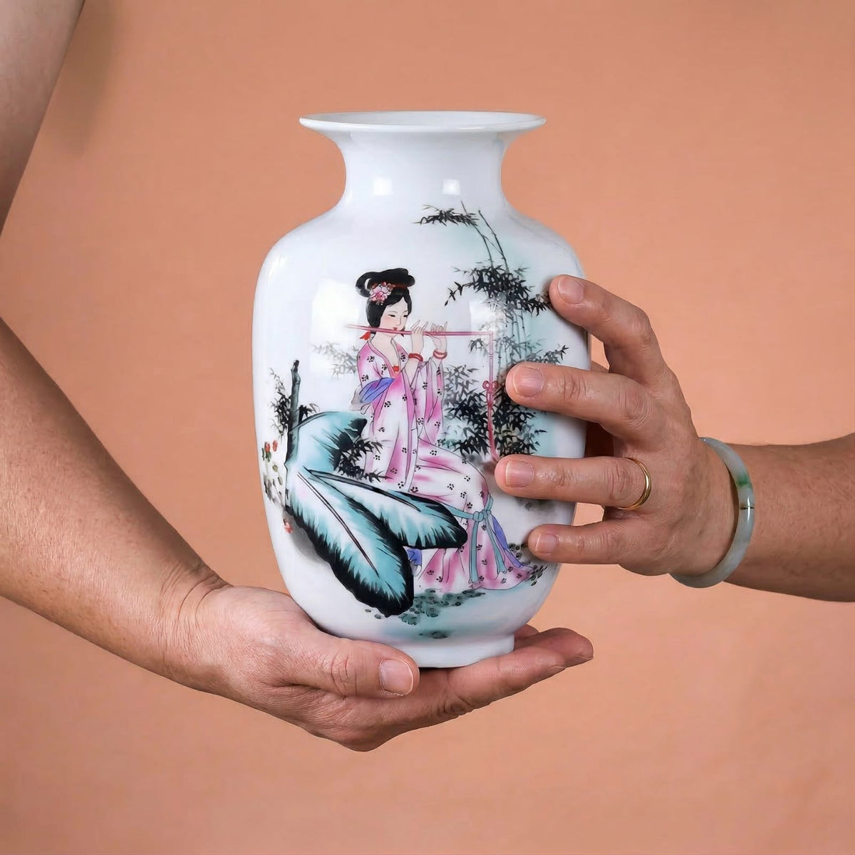 Vase chinois en céramique et porcelaine motif dame chinoise