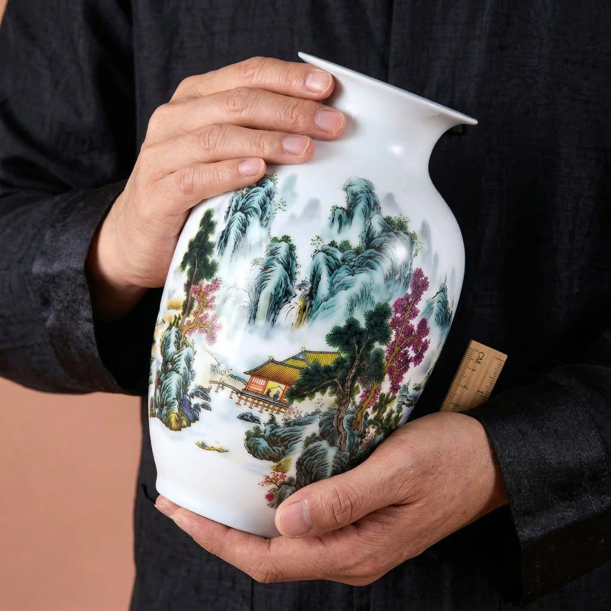 Vase chinois en céramique et porcelaine motif forêt et montagne