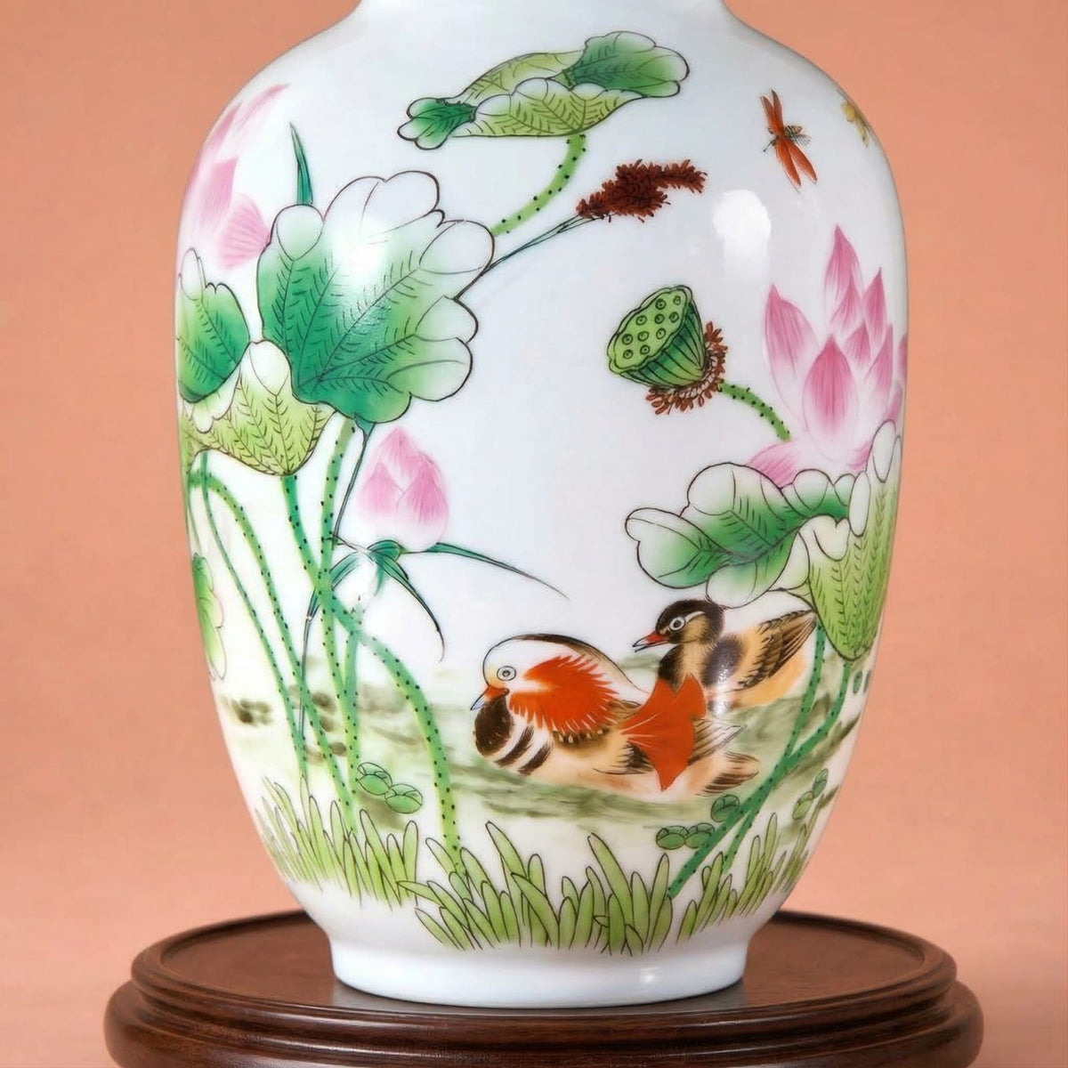 Vase chinois en céramique et porcelaine motif lotus