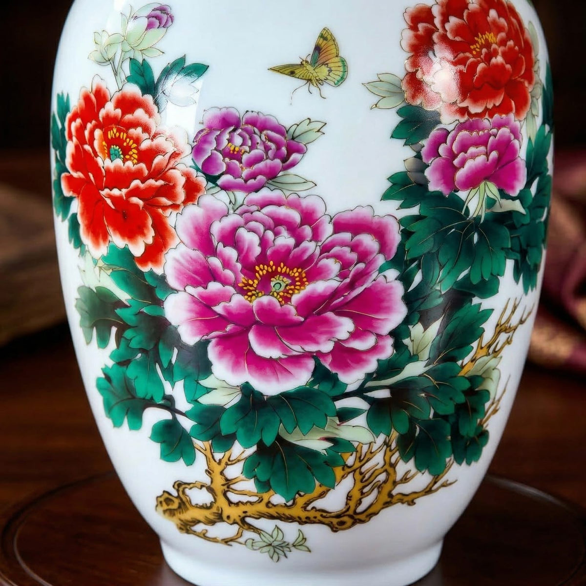 Vase chinois en céramique et porcelaine motif pivoines colorées & oiseau