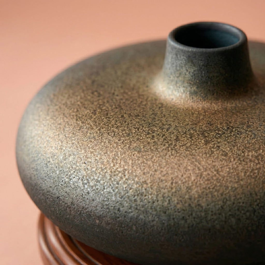 Vase de décoration japonais en terre cuite