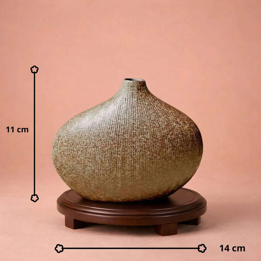 Vase décoratif japonais en terre cuite