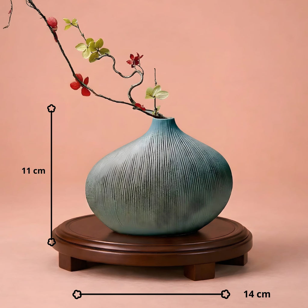 Vase décoratif japonais en terre cuite