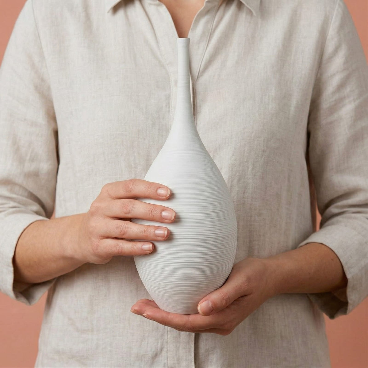 Vase design blanc en céramique