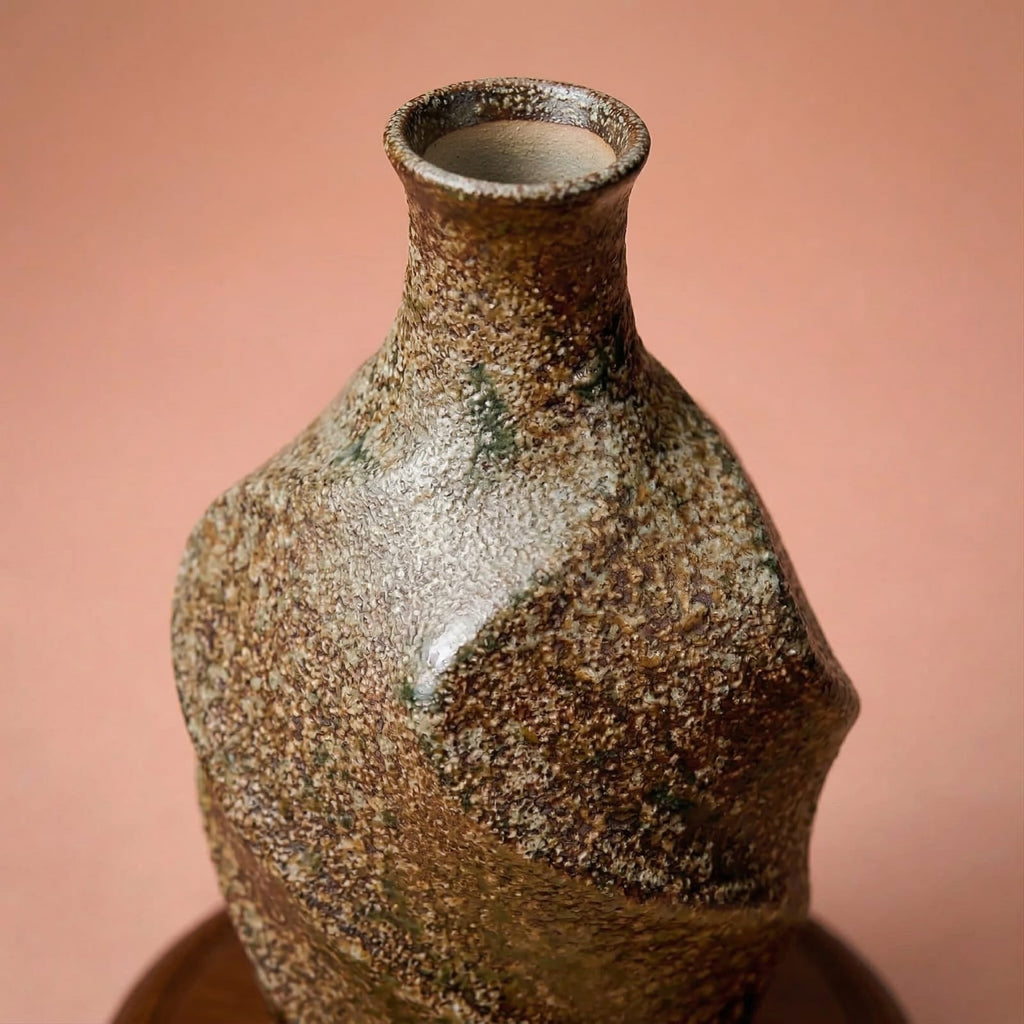 Vase design japonais en terre cuite