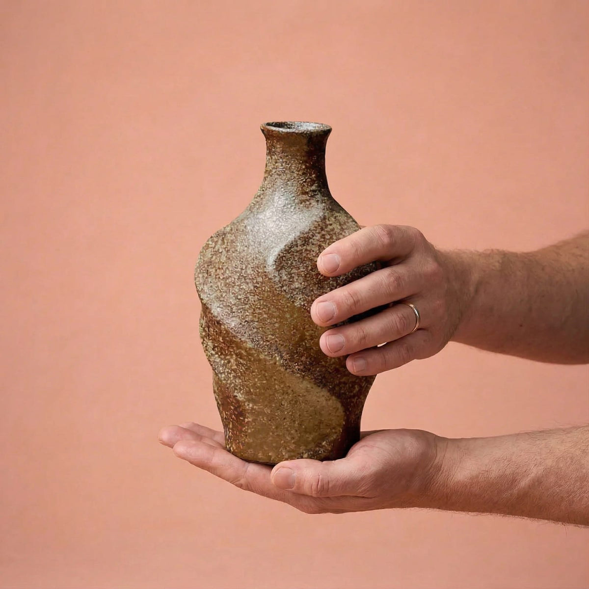 Vase design japonais en terre cuite