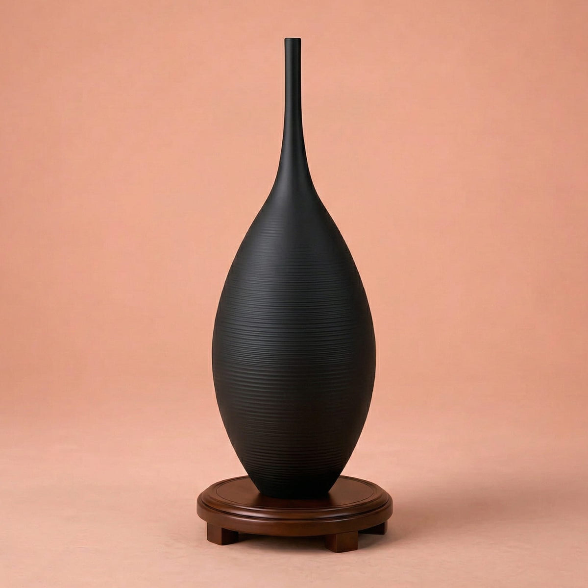 Vase design noir en céramique