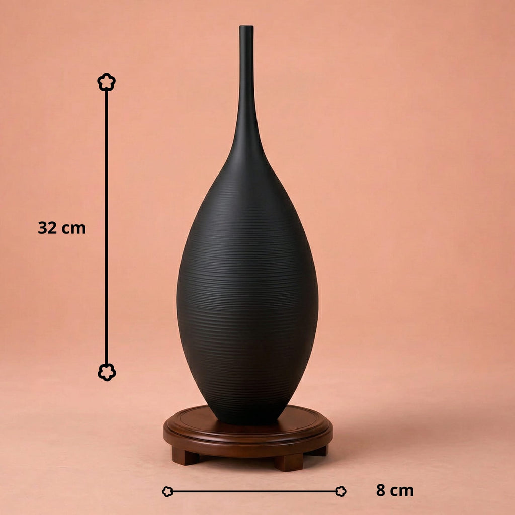 Vase design noir en céramique