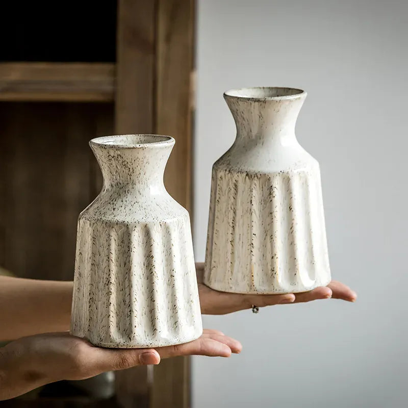 Vase en céramique vintage blanc | Décoration rétro élégante
