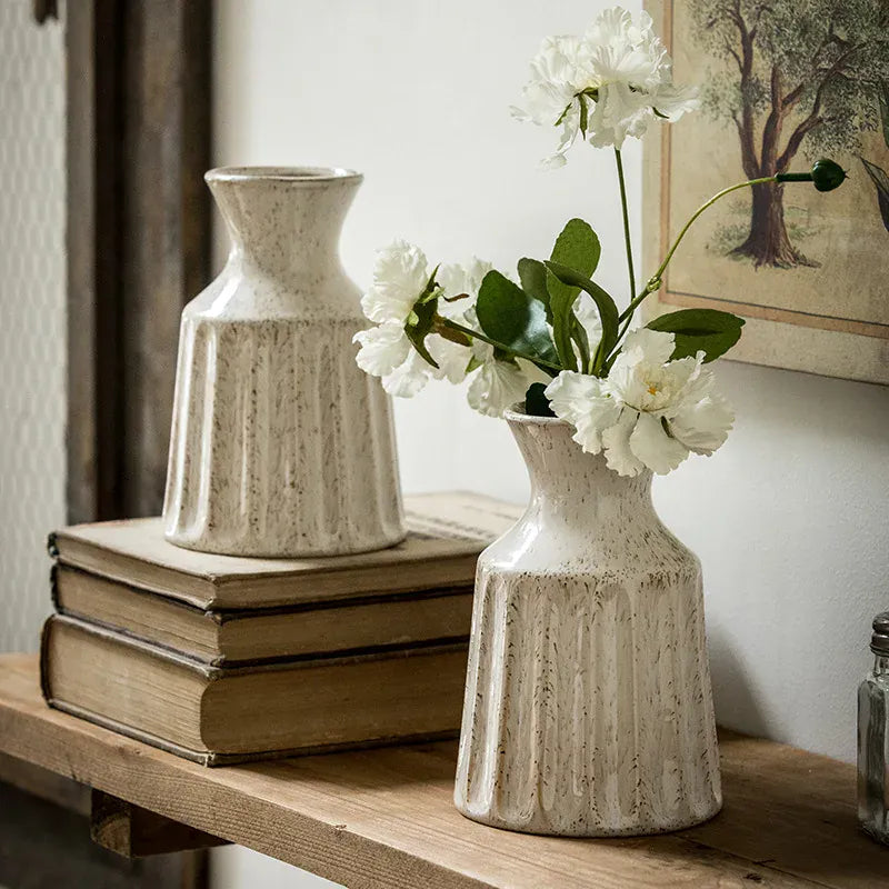 Vase en céramique vintage blanc | Décoration rétro élégante