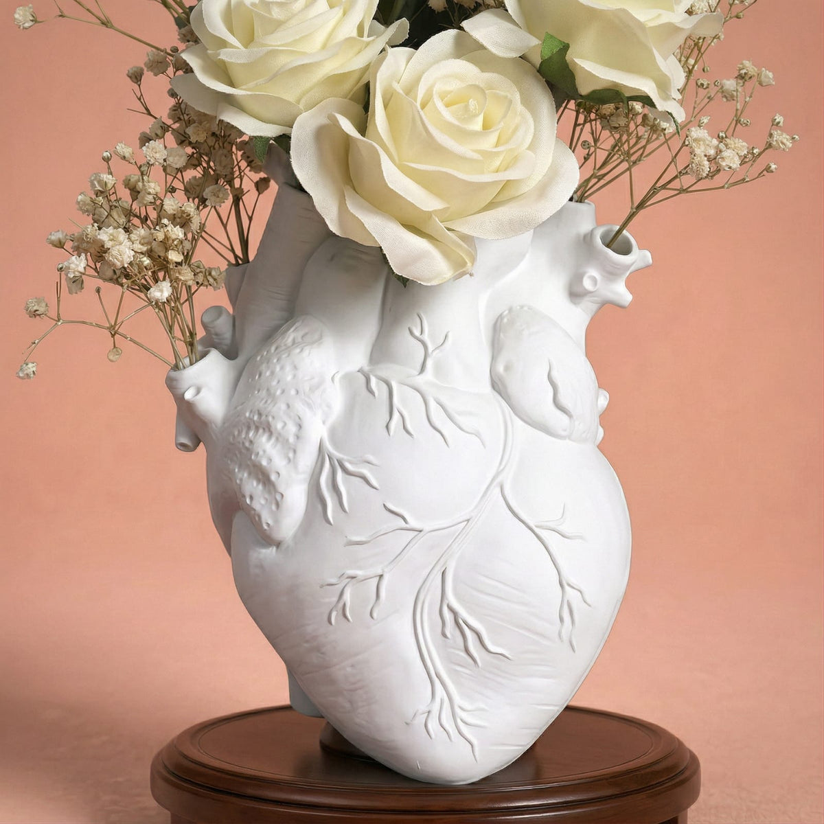 Vase en forme de coeur humain en résine