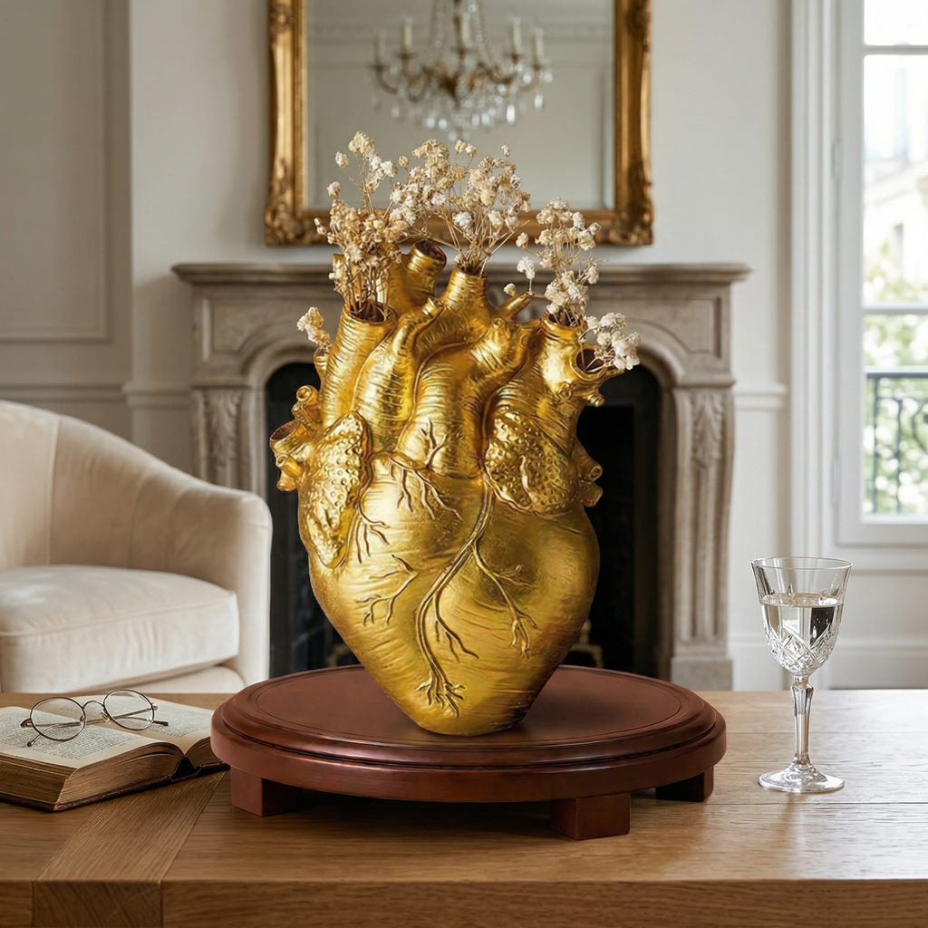 Vase en forme de coeur humain en résine