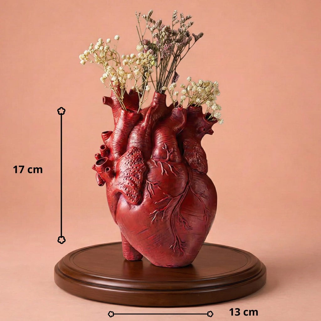 Vase en forme de coeur humain en résine