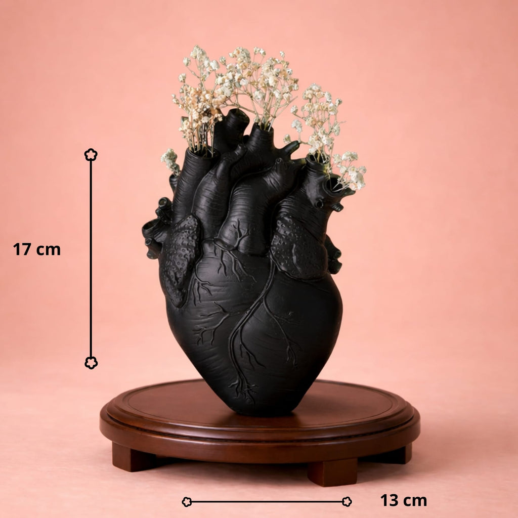 Vase en forme de coeur humain en résine